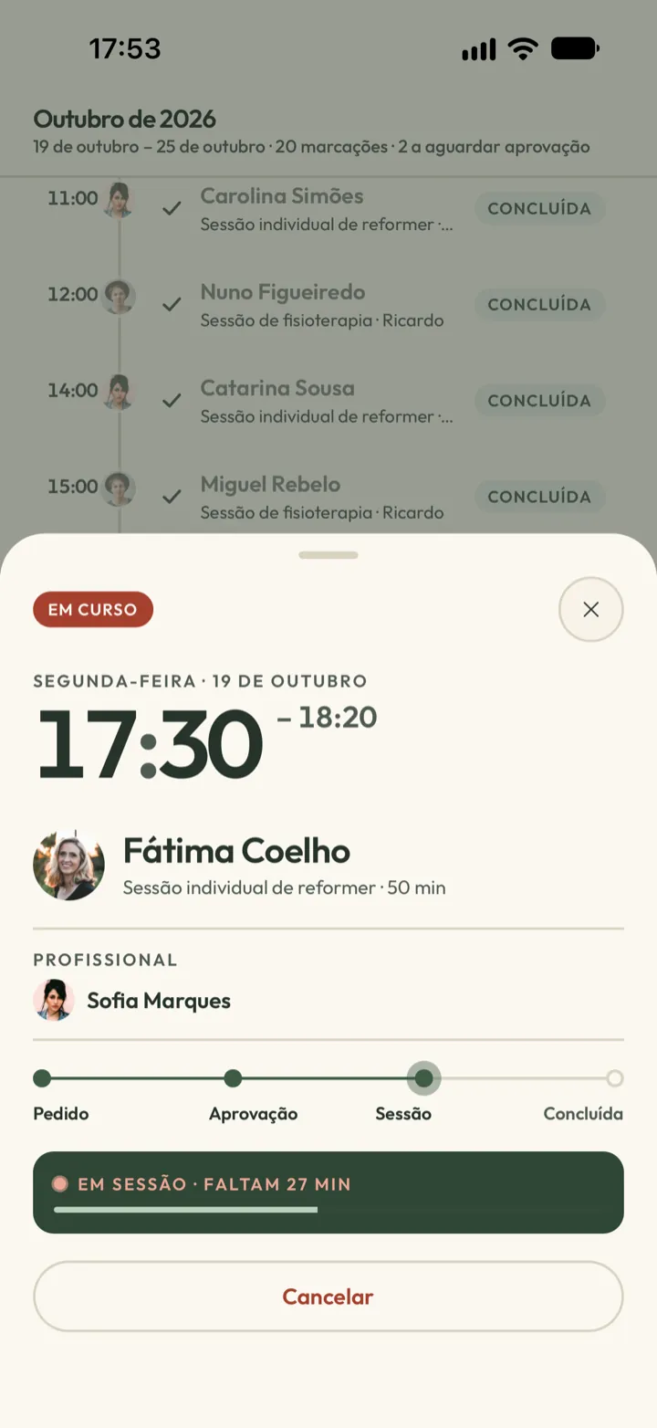 Detalhe de uma marcação na Corenta: sessão de reformer confirmada, o profissional responsável, o percurso de pedido a confirmada e concluída, remarcar e cancelar