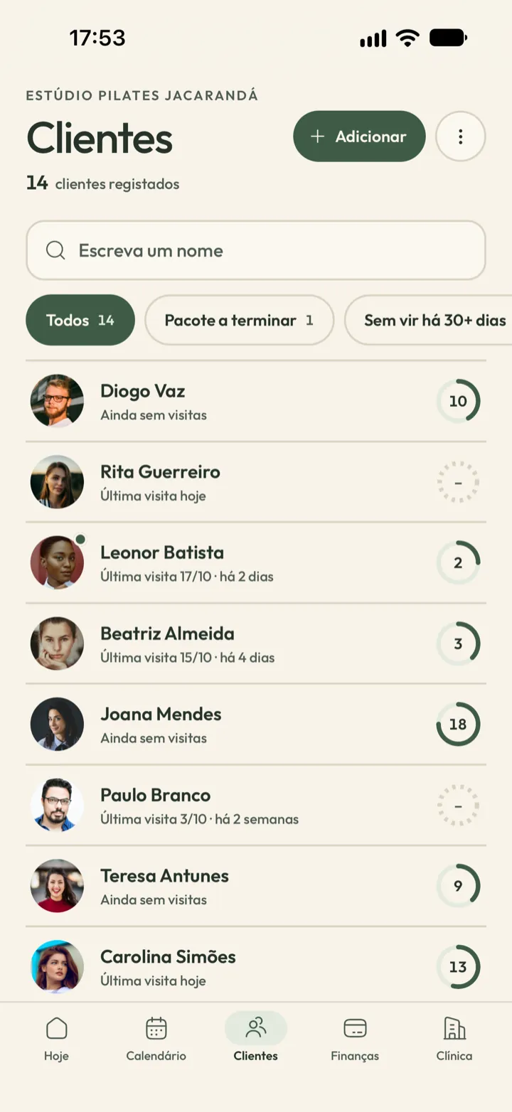 Lista de clientes da Corenta com pesquisa, filtros para pacotes a terminar e para quem deixou de vir, e o número de visitas de cada um