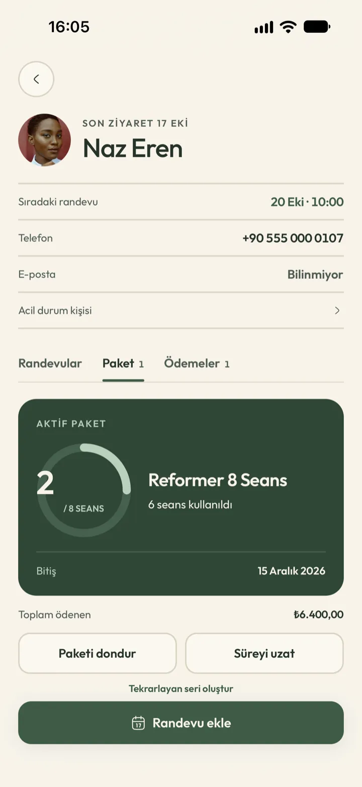 Corenta danışan dosyasında paket sekmesi: 8 seanslık reformer paketinde 2 seans kalmış, paket dondurma ve süre uzatma düğmeleri