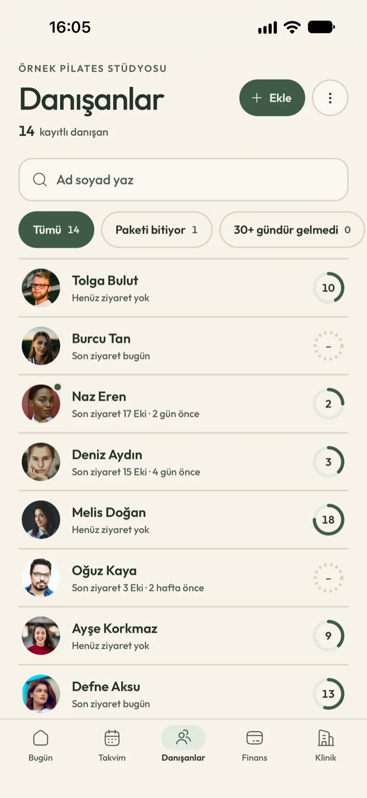 Corenta danışan listesi: arama kutusu, paketi bitenler ve uzun süredir gelmeyenler filtreleri, danışan başına ziyaret sayısı